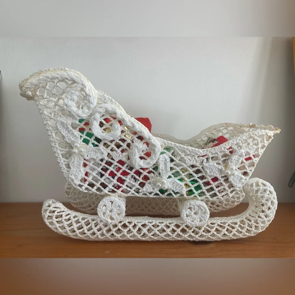 Vtg Crochet Sleigh With Presents Christmas Table Decor Home Winter Frost